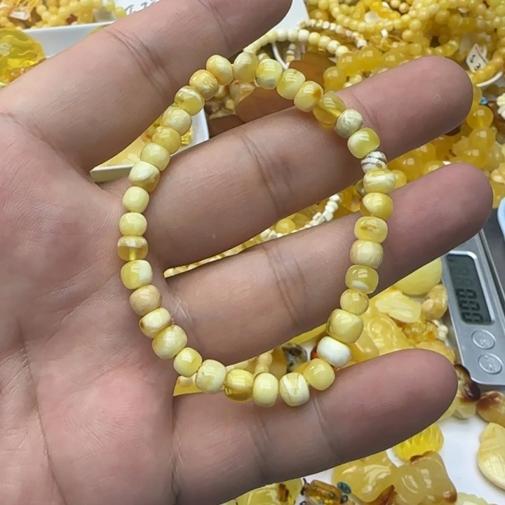 琥珀未镶嵌裸石4.1克有瑕02