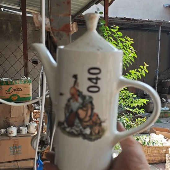 瓷片寿星多孔茶壶一个