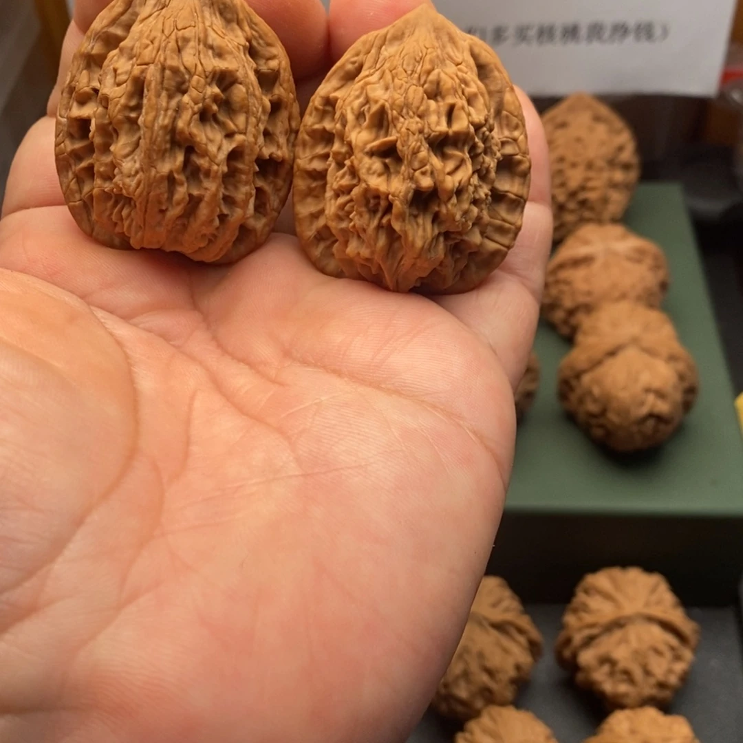 文玩核桃把件37堂上虎头