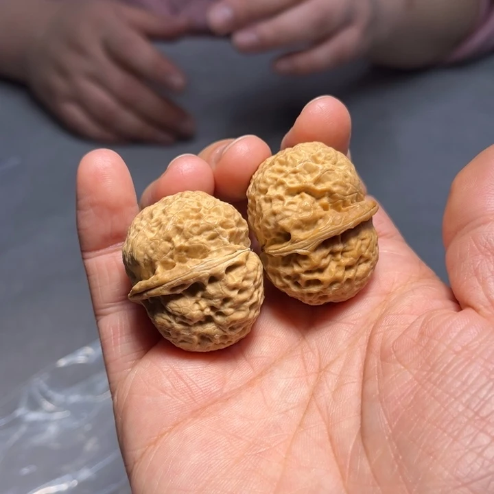 文玩核桃把件铁元宝8310