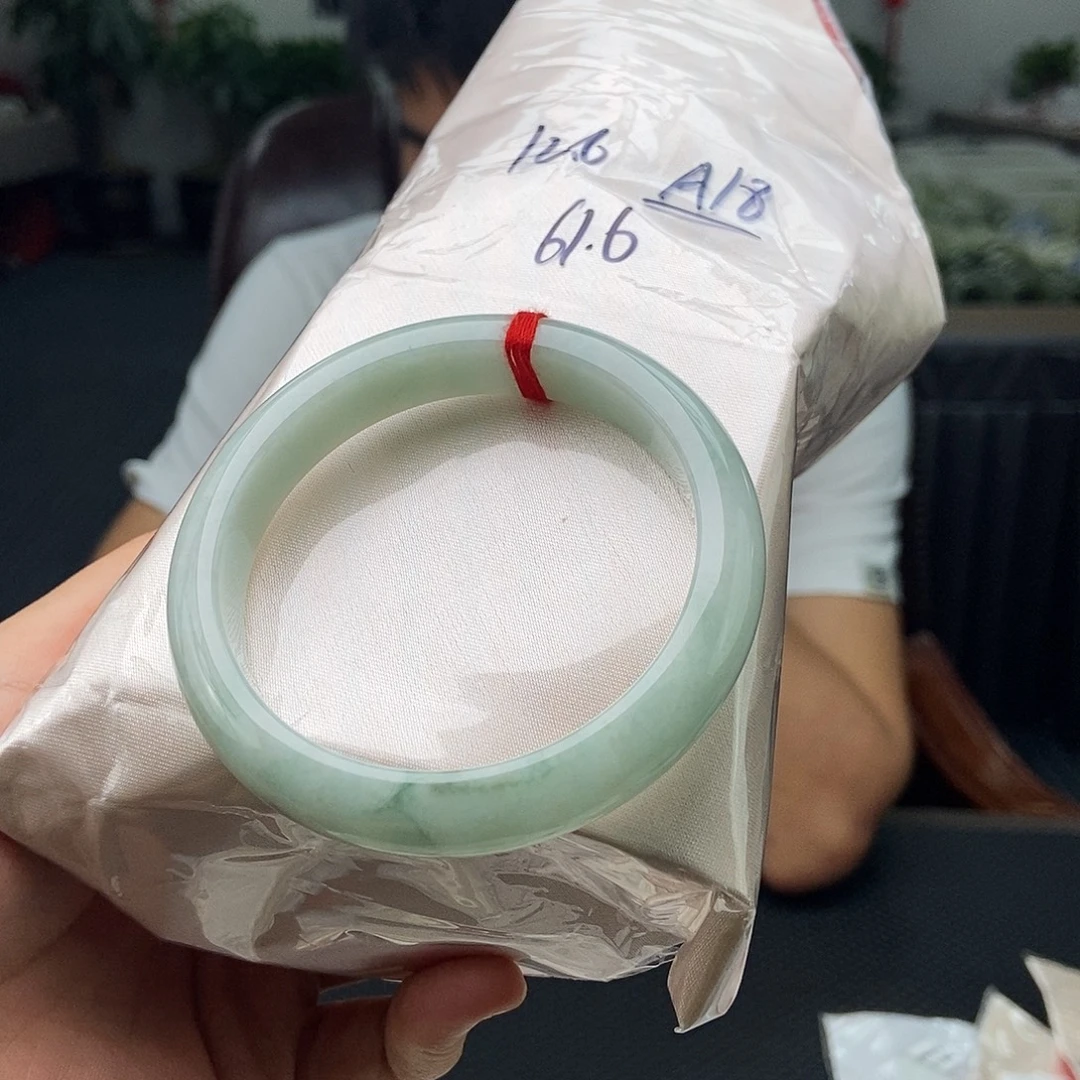 未镶嵌手镯翡翠颜色多样性发拍一发一