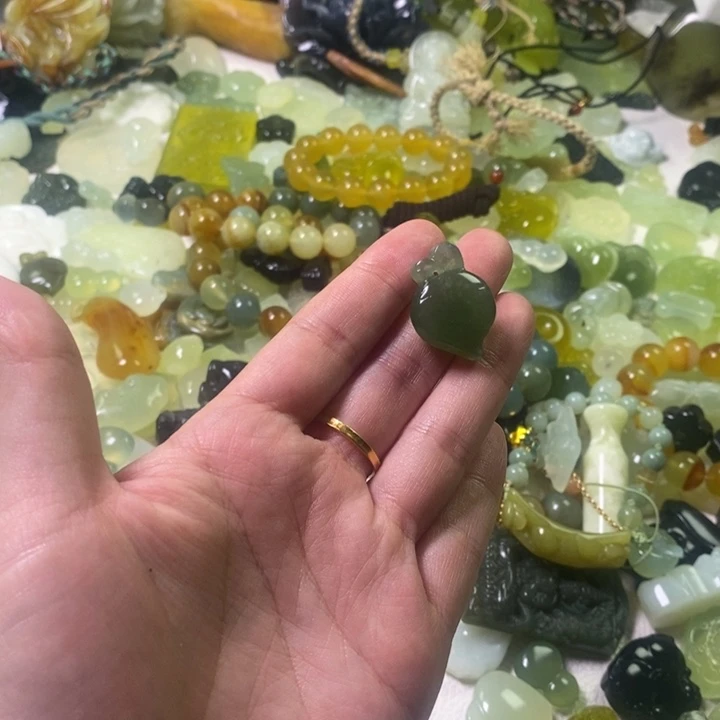 蛇纹石玉合金颈饰