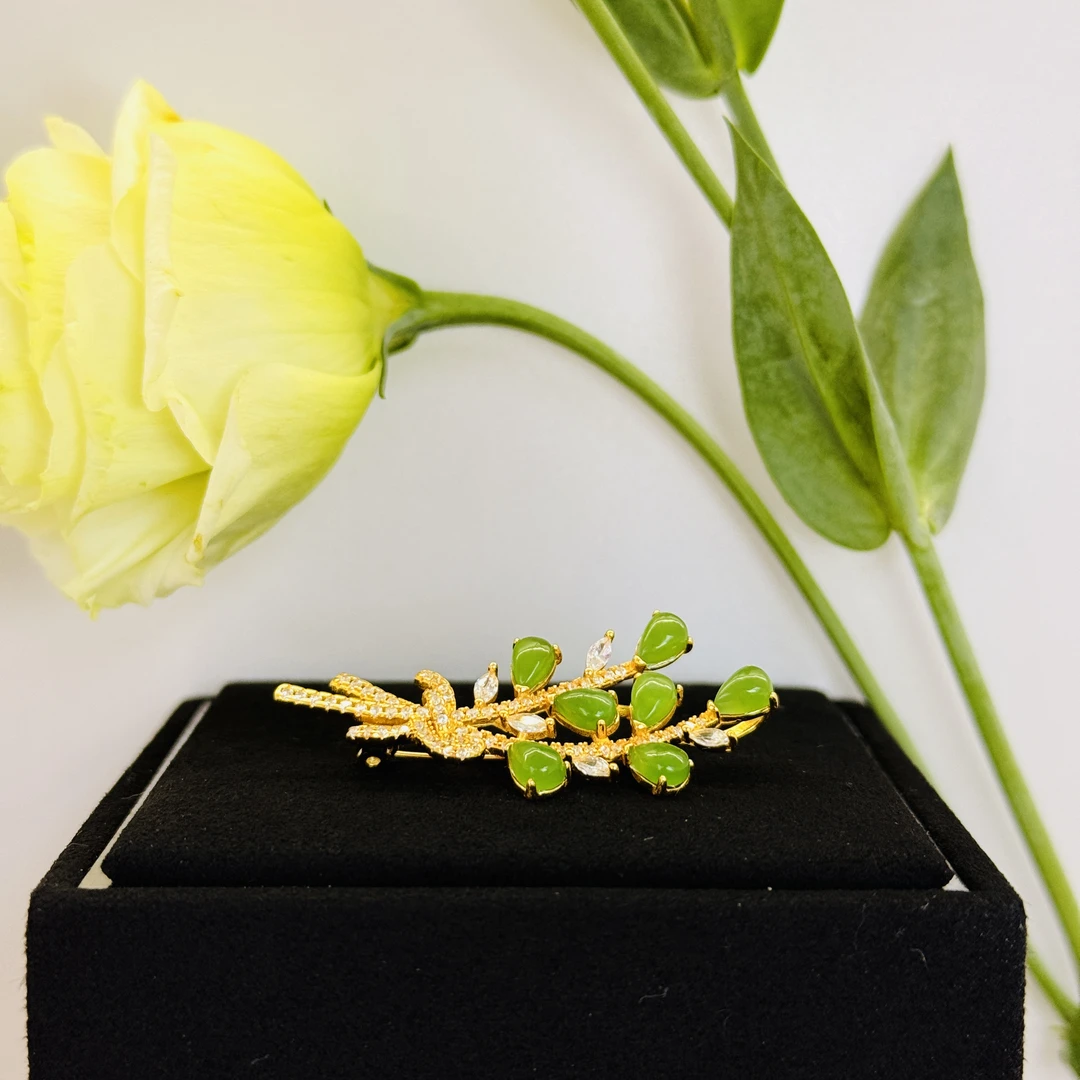 壹屿珠宝  9915 和田玉典藏碧玉胸针