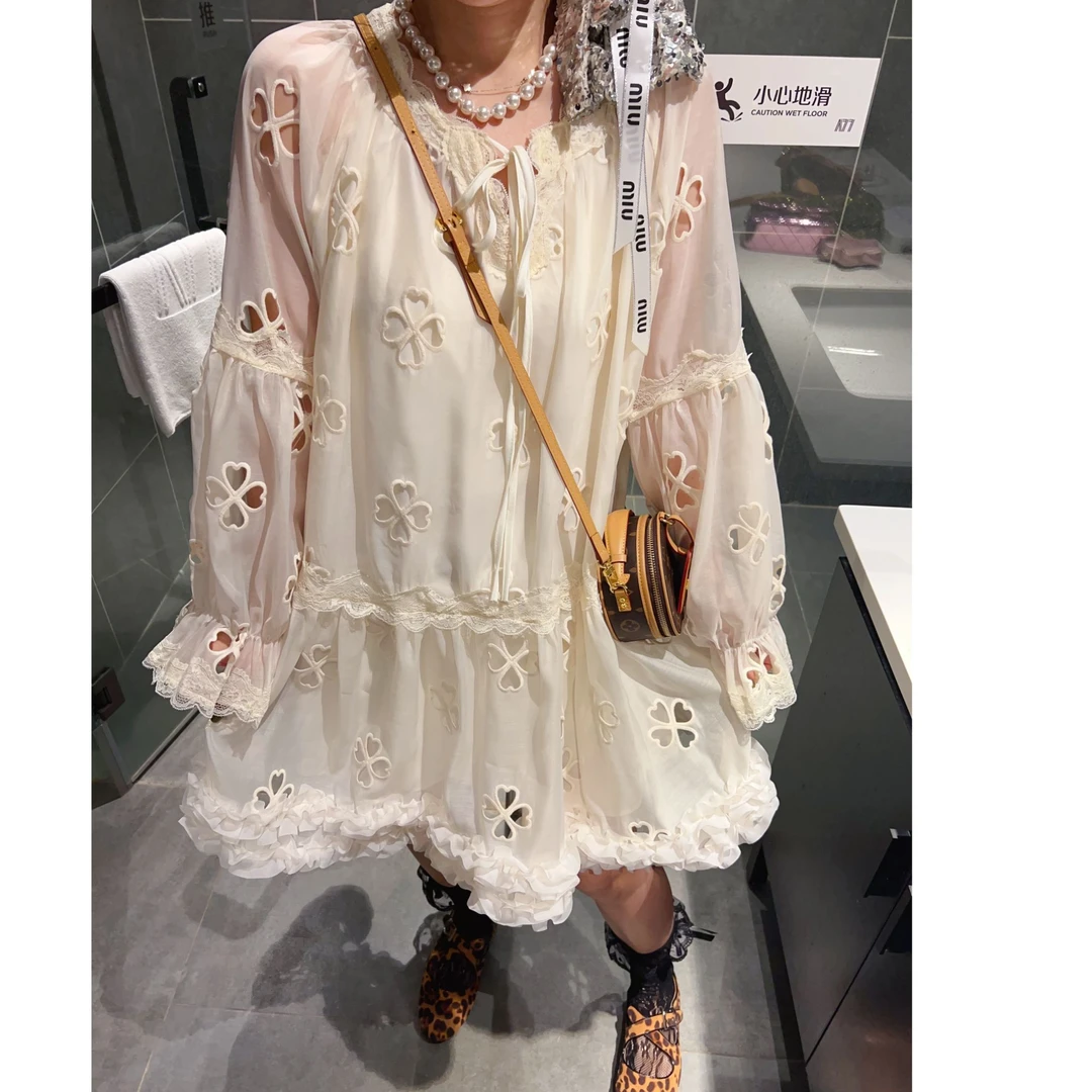 设计感镂空花朵宽松连衣裙女立体花边拼接蕾丝时尚长袖连衣裙