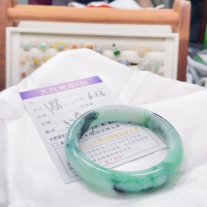 翡翠手镯未镶嵌天然翡翠