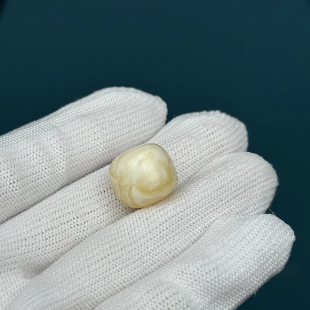 B8325天然原矿蜜蜡 瓷白妖花老型单珠 15*13.4mm 280克价