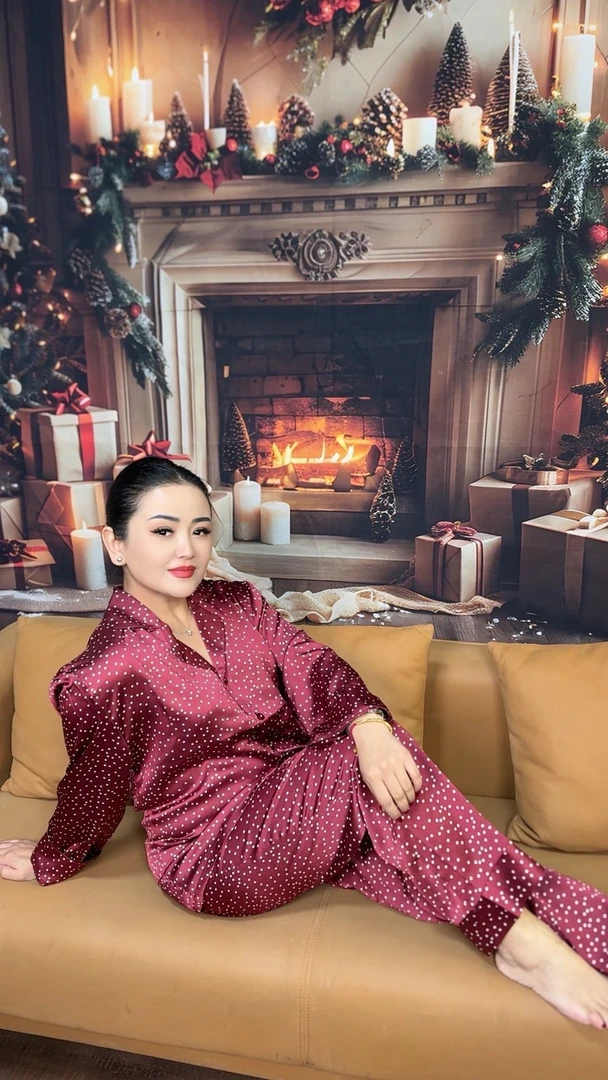 红色宽松型时尚波点女士家居服