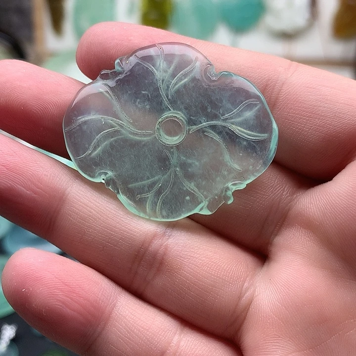 岫玉未镶嵌颈饰荷叶