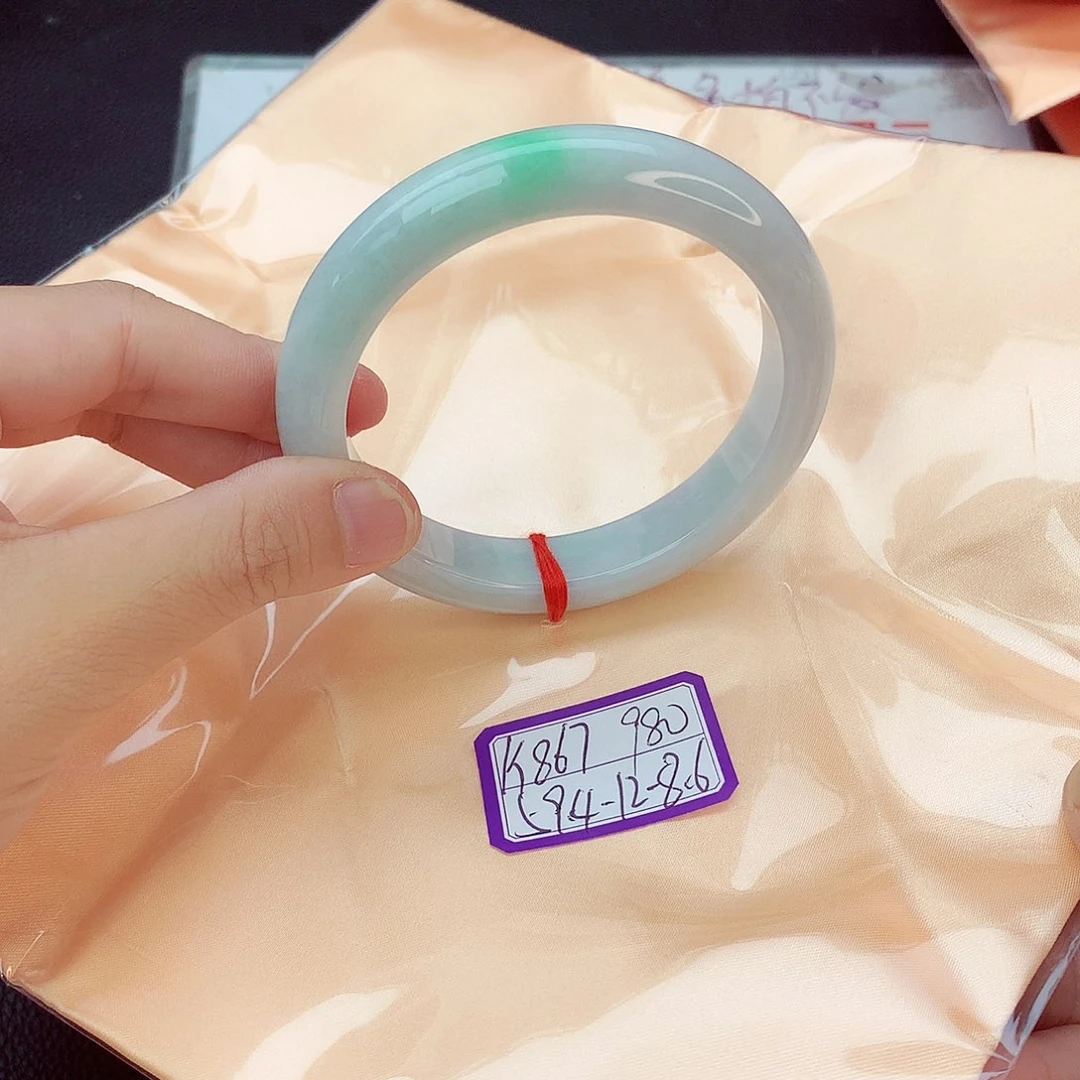翡翠手镯未镶嵌翡翠
