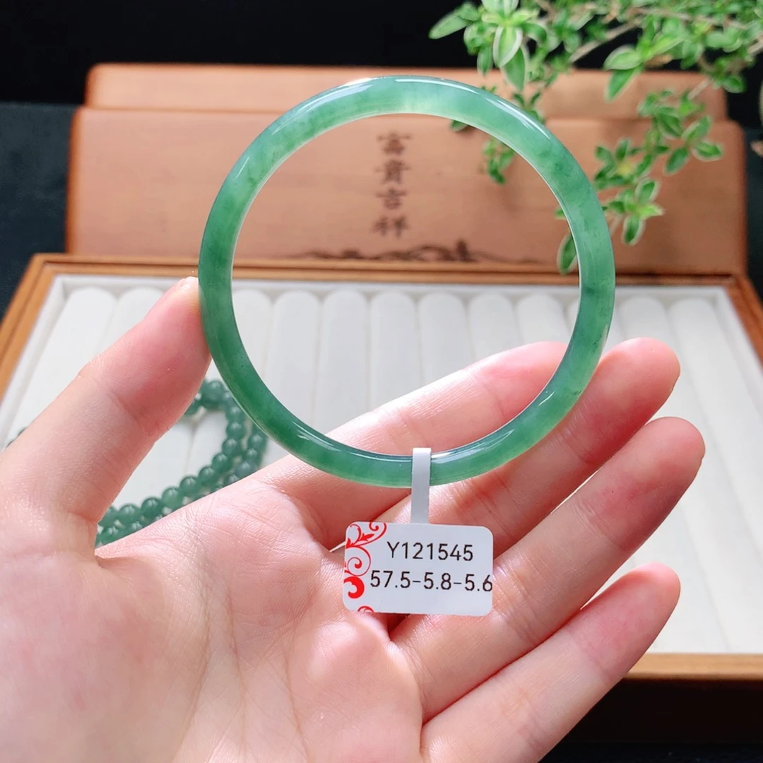 未镶嵌手镯（圆镯）翡翠