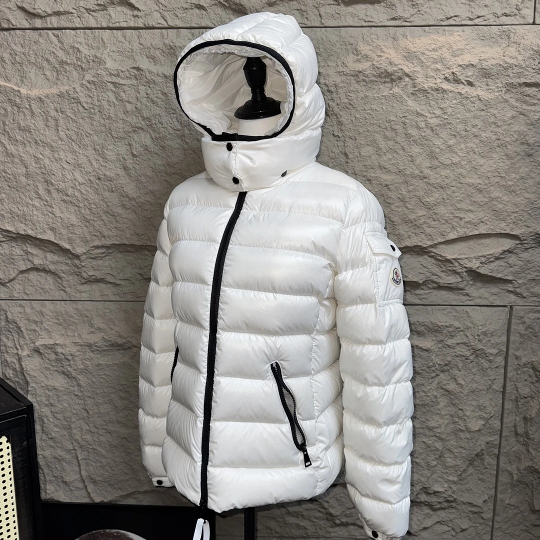 99新 MONCLER 胸围48衣长58尺码1蒙口羽绒服Bady M2031
