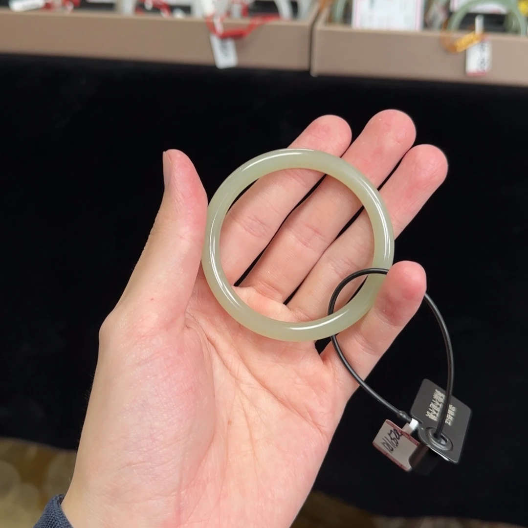 和田玉未镶嵌手镯51