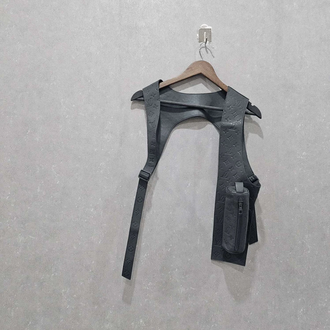 99新 LouisVuitton/路易威登 纯色压纹无袖背心S码/99新