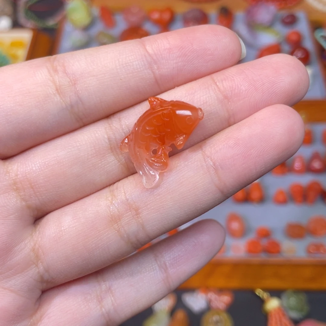 冬***蓄南红玛瑙未镶嵌锦鲤小鱼