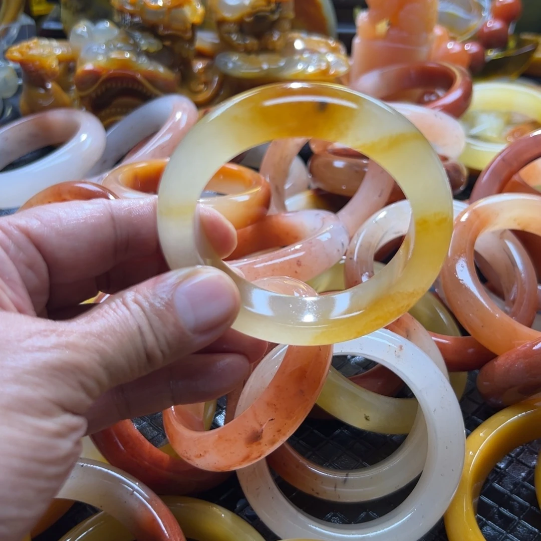 石英质玉未镶嵌颈饰