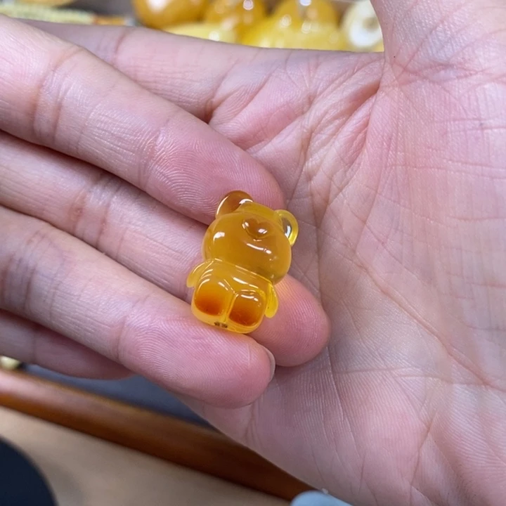 未镶嵌琥珀裸石熊