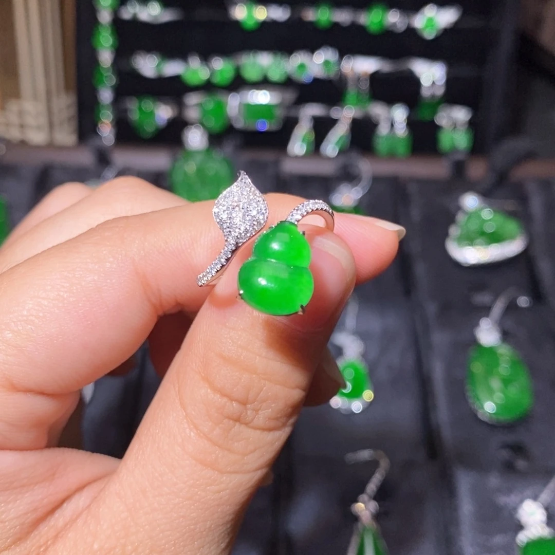 18K金镶嵌戒指翡翠天然翡翠