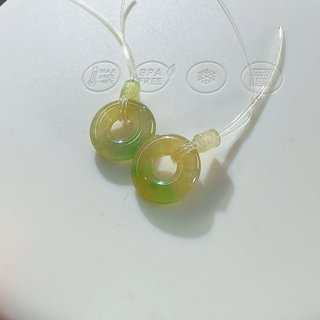 翡翠颈饰未镶嵌黄加绿甜甜圈一对