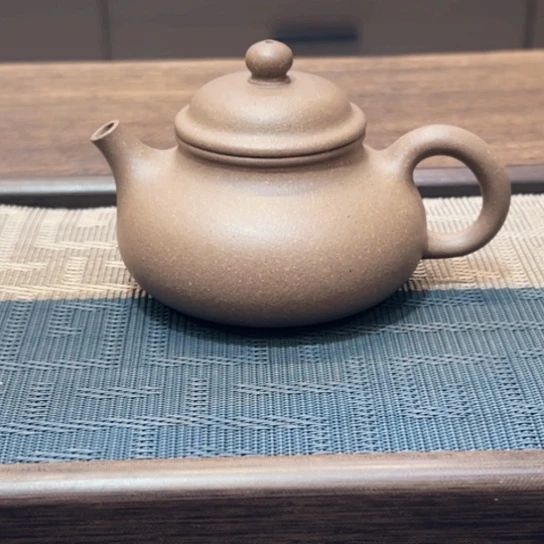 茶壶紫砂黄龙山原矿青段半手工（150 cc）