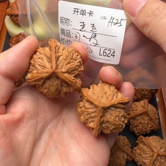 玊***玉把件文玩核桃三棱