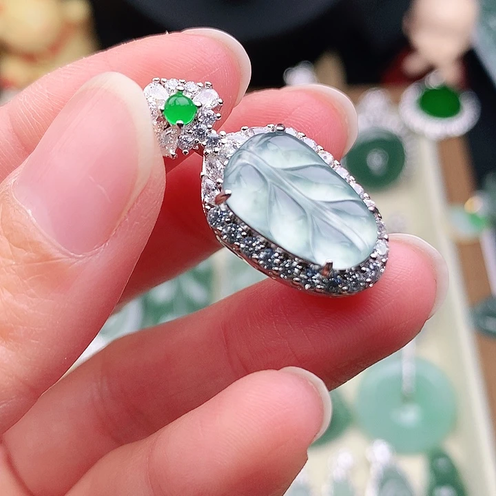 颈饰未镶嵌翡翠吊坠