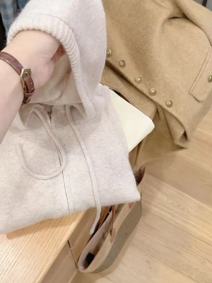 七言家巨好穿！燕麦米连帽抽绳双拉链开衫