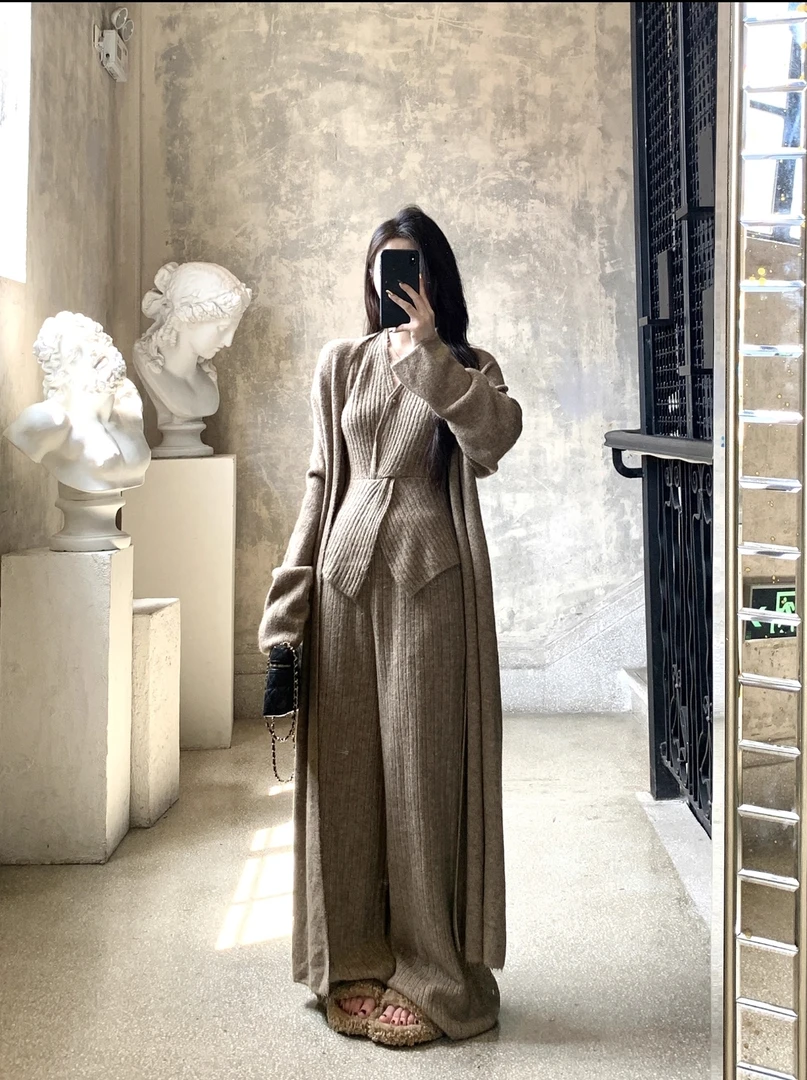 慵懒风针织套装女春秋新款气质V领长袖开衫阔腿裤外套三件套