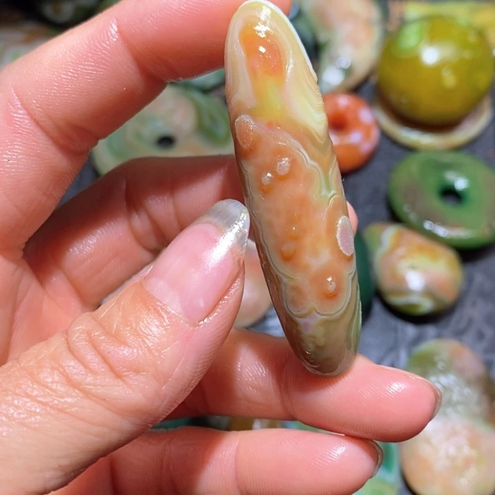 石英质玉颈饰未镶嵌?*媚