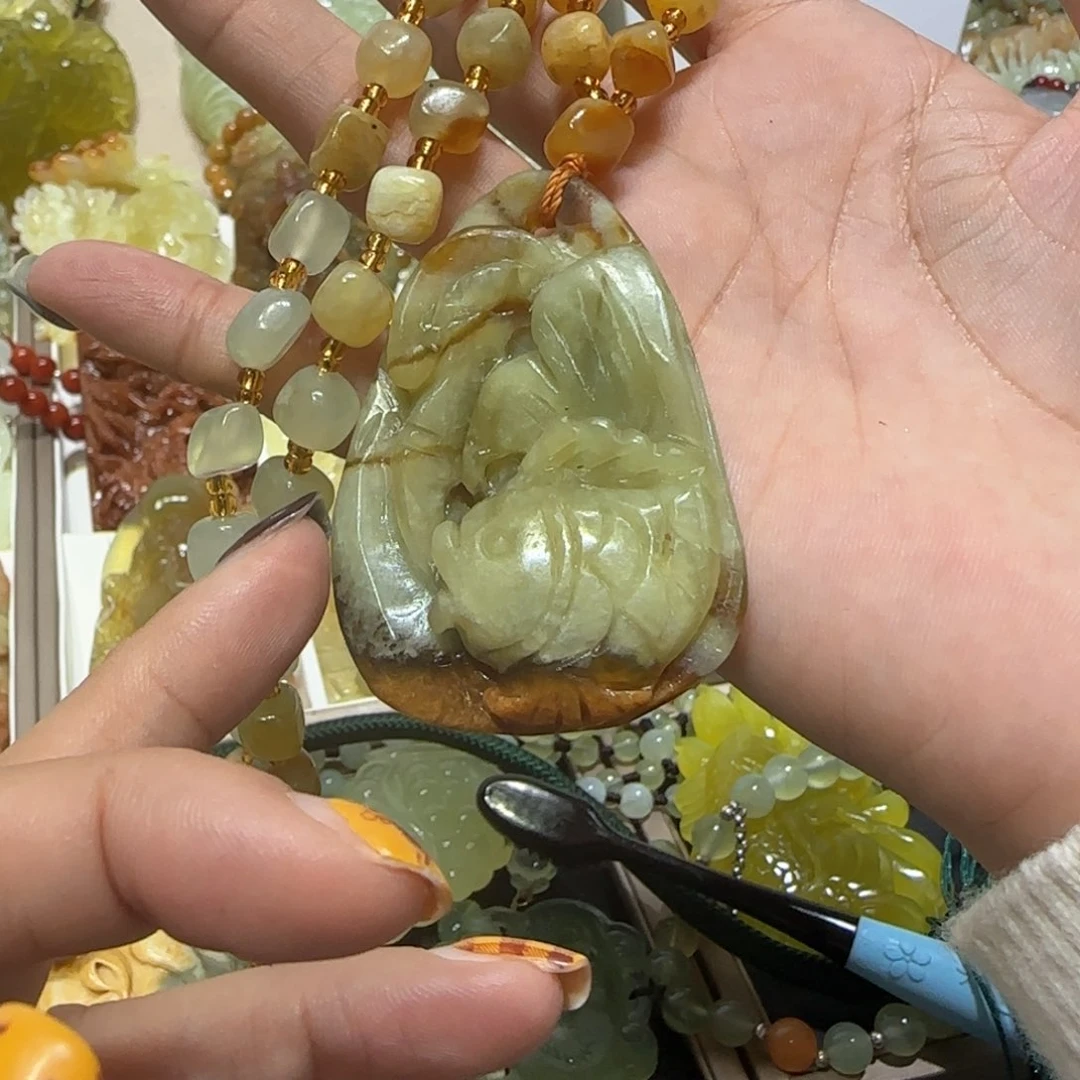 未镶嵌蛇纹石玉吊坠