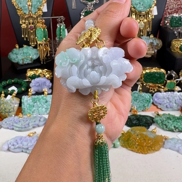 翡翠未镶嵌颈饰花牌
