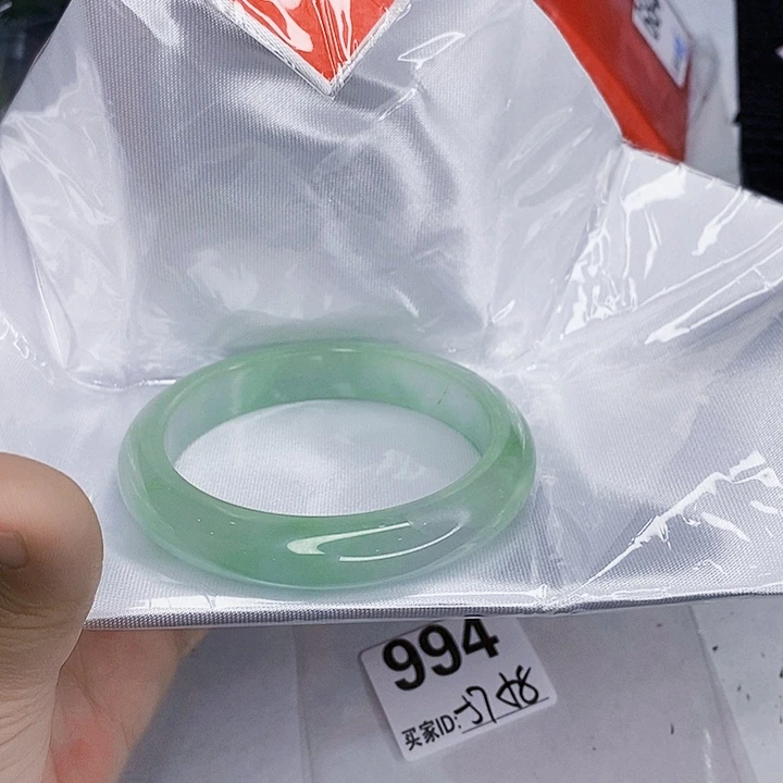 翡翠未镶嵌手镯一图一物实物为准（微瑕处理）