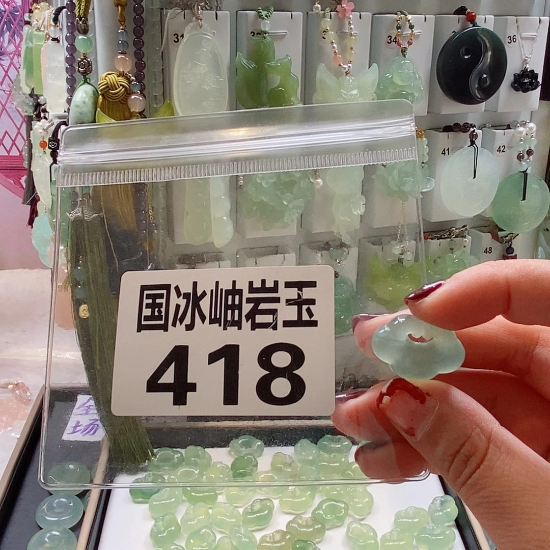 J***J未镶嵌蛇纹石玉颈饰