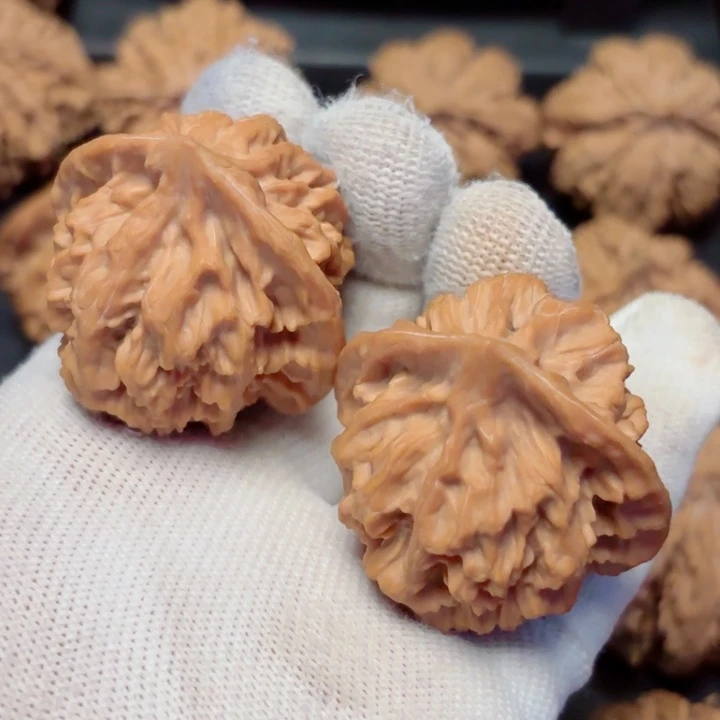 独***网文玩核桃把件秦岭灯笼11