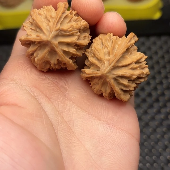 吊坠文玩核桃35凹的三棱
