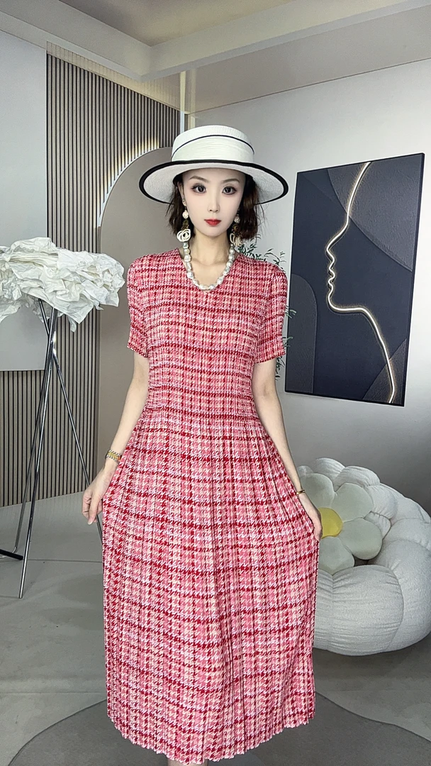 020号中老年夏季薄款弹力褶皱连衣裙时尚气质中年妈妈过膝裙