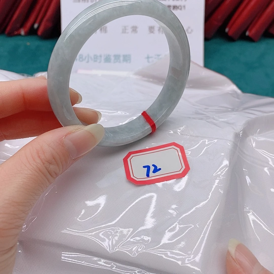 翡翠手镯未镶嵌?****》7222222222