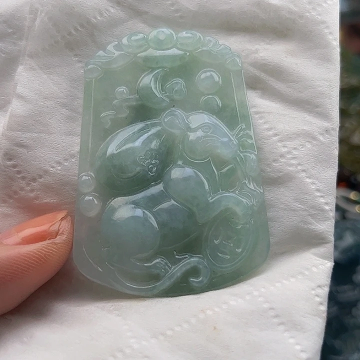 翡翠未镶嵌颈饰挂件