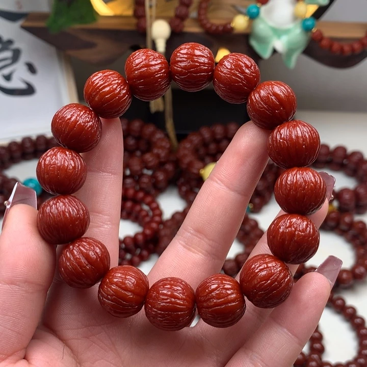 猴头核桃吊坠凤羽