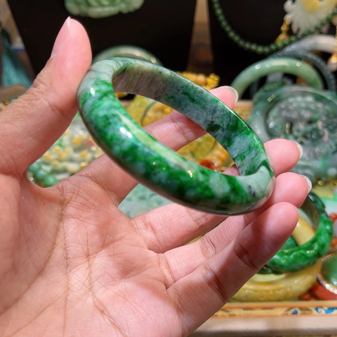 翡翠未镶嵌颈饰待编织