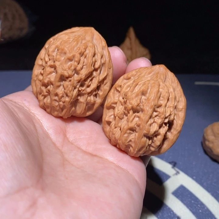 文玩核桃吊坠鸡心