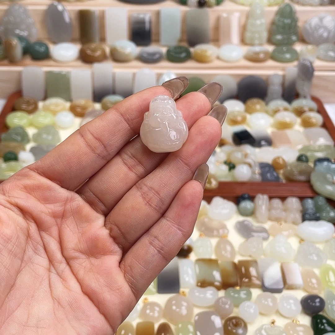 和田玉未镶嵌吊坠(赠链)