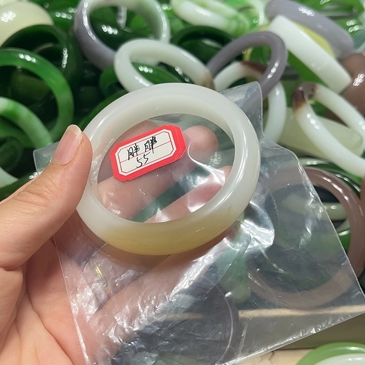 和田玉（糖玉）未镶嵌手镯