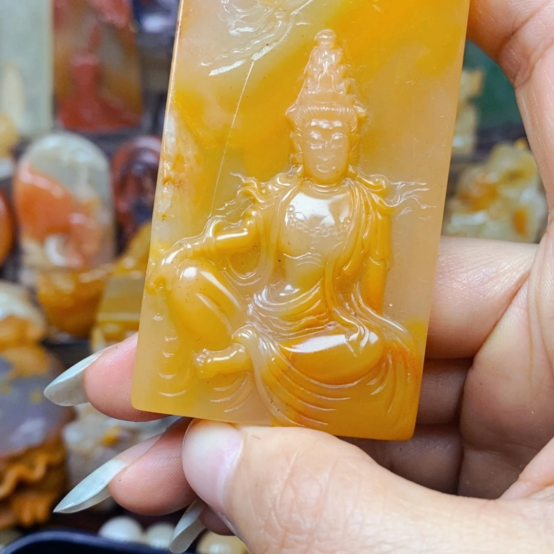 石英质玉（黄龙玉）未镶嵌颈饰