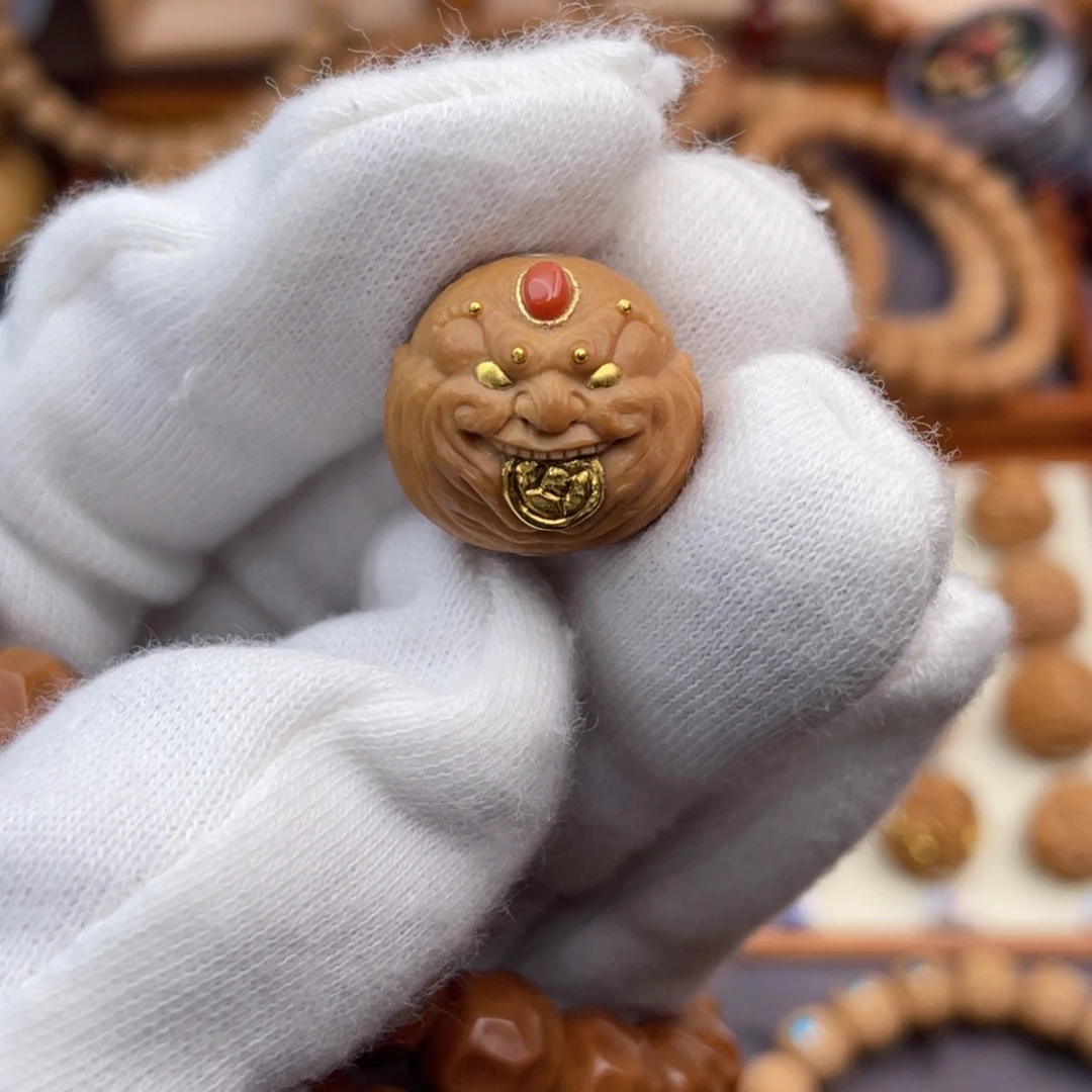猴头核桃吊坠满工咬钱恶僧