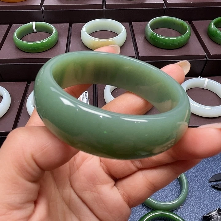 和田玉（碧玉）未镶嵌手镯