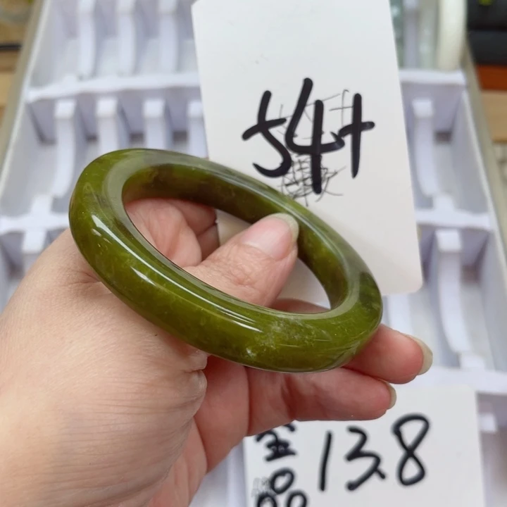 蛇纹石玉手镯未镶嵌