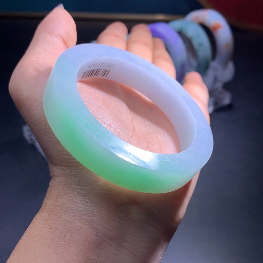 未镶嵌翡翠手镯定制翡翠