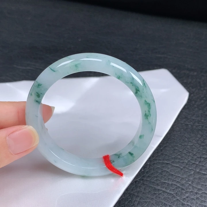 翡翠未镶嵌手镯。。