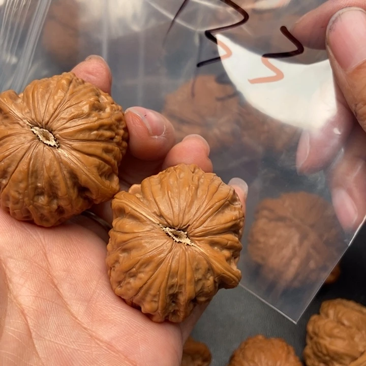 伊***人把件文玩核桃133号铁锤