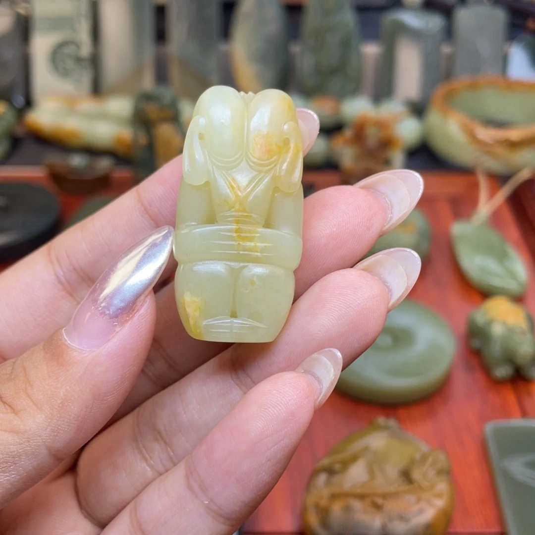 未镶嵌岫岩河磨玉（透闪石质玉）挂件